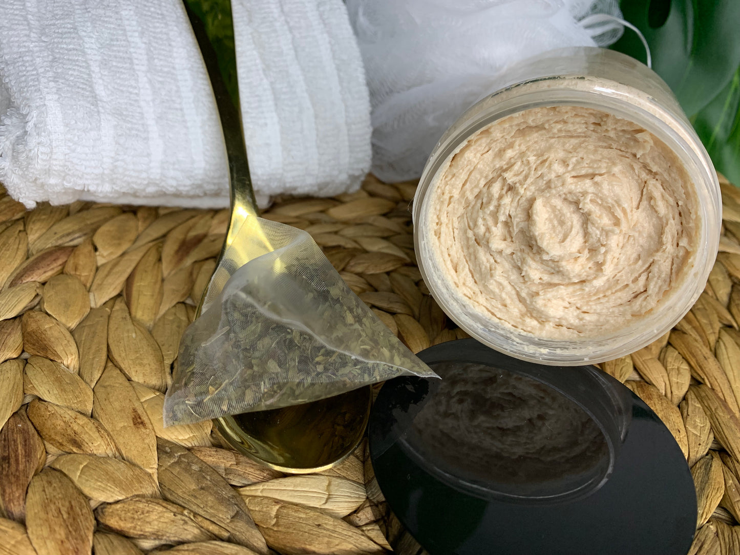 Foaming Body Scrub with Green Tea Extract